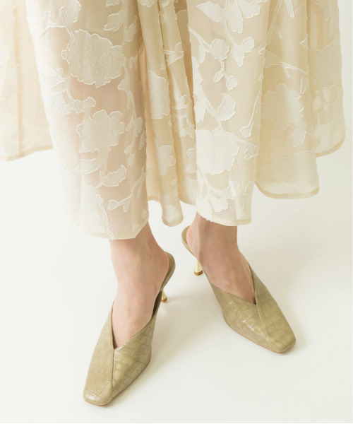 RANDA（ランダ）の「Vカットスクエアトゥミュールパンプス（パンプス・レディース・ブラック/ベージュ/グリーン・LL/M/L/S）」の9枚目の写真