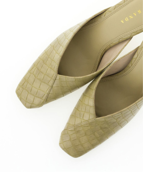 RANDA（ランダ）の「Vカットスクエアトゥミュールパンプス（パンプス・レディース・ブラック/ベージュ/グリーン・LL/M/L/S）」の12枚目の写真