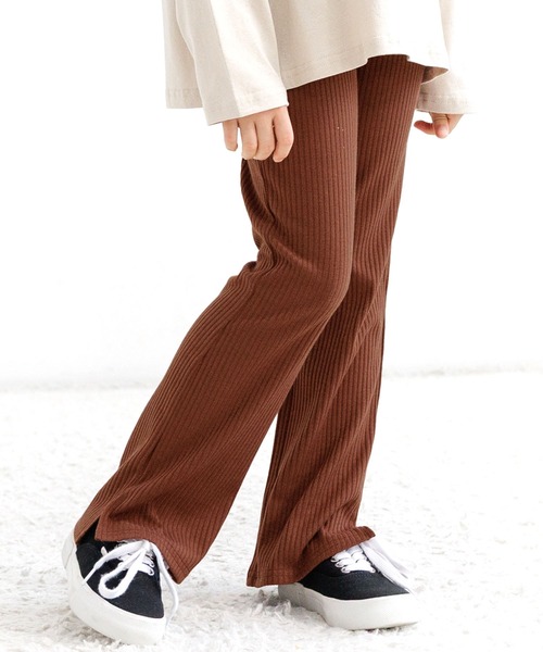 Bee des Bee（ビーデスビー）の「スリット入り リブ地フレアパンツ（その他パンツ・キッズ・ライトブルー/ネイビー/グレー/カーキ/ピンク/ライトブラウン/ブラック/ライトベージュ/テラコッタ/ワイン/チョコ/ラベンダー/ライム/ピンク系/ダークグリーン/ダークブラウン・110cm/100cm/120cm/130cm/140cm/150cm）」の4枚目の写真