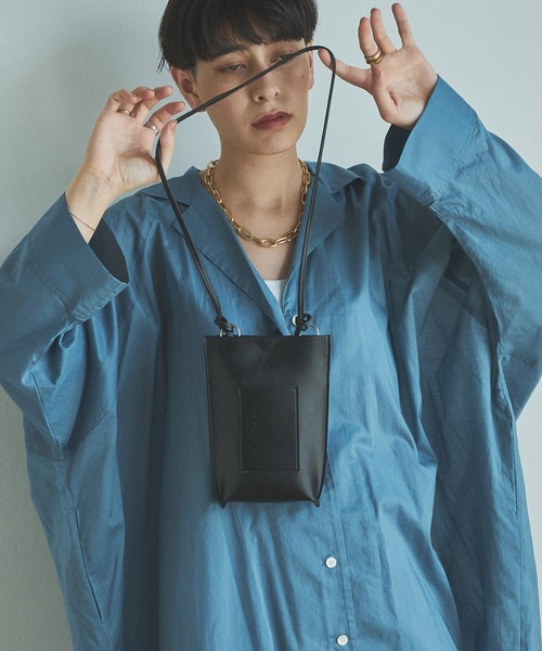 audrey and john wad（オードリーアンドジョンワッド）の「【Audrey and John Wad】フェイクレザーミニポシェット（ショルダーバッグ・レディース・ブラック/ホワイト・FREE）」の2枚目の写真