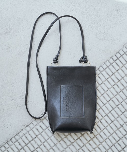 audrey and john wad（オードリーアンドジョンワッド）の「【Audrey and John Wad】フェイクレザーミニポシェット（ショルダーバッグ・レディース・ブラック/ホワイト・FREE）」の17枚目の写真