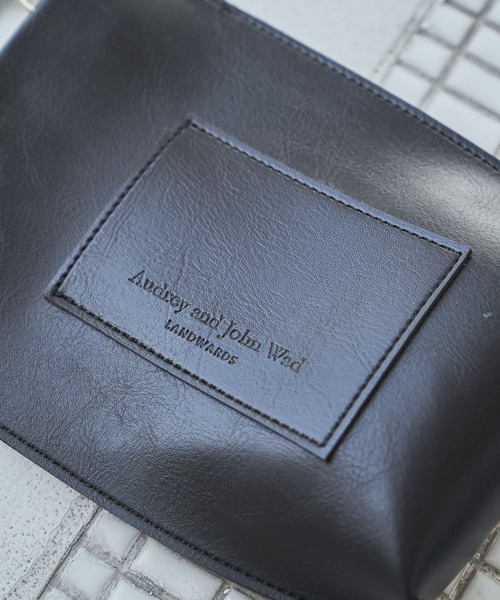 audrey and john wad（オードリーアンドジョンワッド）の「【Audrey and John Wad】フェイクレザーミニポシェット（ショルダーバッグ・レディース・ブラック/ホワイト・FREE）」の19枚目の写真
