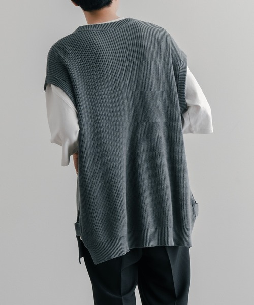 epnok（エプノック）の「サイドスリットニットベスト（ベスト・メンズ・グレイッシュベージュ/グレイッシュブルー・MEDIUM/LARGE/SMALL）」の8枚目の写真