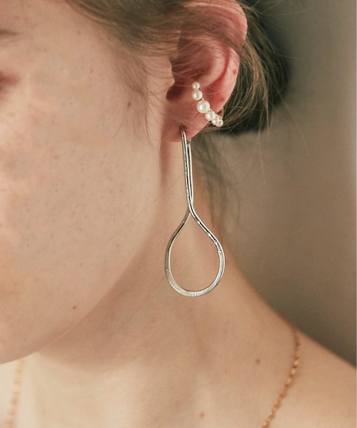 Jolie Toujours(ジョリトゥジュール)の「ボリュームドロップフープピアス(ピアス(両耳用)・レディース・シルバー/ゴールド・FREE)」の9枚目の写真