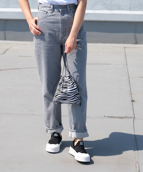 AmiAmi（アミアミ）の「クロスゴムデザイン厚底スリッポンスニーカー