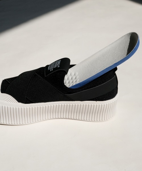 AmiAmi（アミアミ）の「クロスゴムデザイン厚底スリッポンスニーカー（スニーカー・レディース・ブラック/ベージュ/グレー/カーキ/ライトグレー・22.5cm/23cm/23.5cm/24cm/24.5cm）」の14枚目の写真