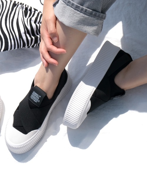 AmiAmi（アミアミ）の「クロスゴムデザイン厚底スリッポンスニーカー（スニーカー・レディース・ブラック/ベージュ/グレー/カーキ/ライトグレー・22.5cm/23cm/23.5cm/24cm/24.5cm）」の19枚目の写真