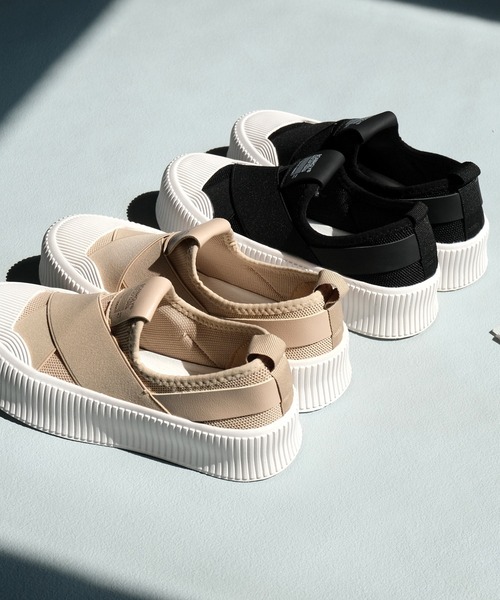 AmiAmi（アミアミ）の「クロスゴムデザイン厚底スリッポンスニーカー（スニーカー・レディース・ブラック/ベージュ/グレー/カーキ/ライトグレー・22.5cm/23cm/23.5cm/24cm/24.5cm）」の21枚目の写真