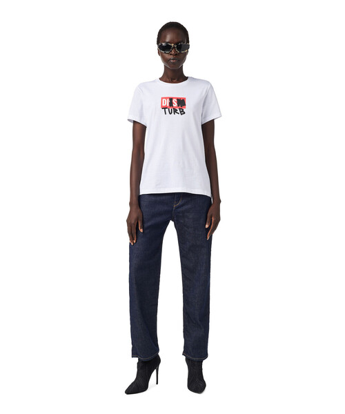 DIESEL(ディーゼル)の「レディース Tシャツ レギュラーフィット 半袖 ロゴ ボックスロゴ グラフィック(Tシャツ/カットソー・レディース・ホワイト/ブラック・SMALL/MEDIUM/X-SMALL/LARGE)」の5枚目の写真