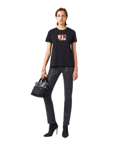 DIESEL(ディーゼル)の「レディース Tシャツ レギュラーフィット 半袖 ロゴ ボックスロゴ グラフィック(Tシャツ/カットソー・レディース・ホワイト/ブラック・SMALL/MEDIUM/X-SMALL/LARGE)」の8枚目の写真