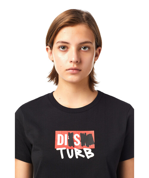 DIESEL(ディーゼル)の「レディース Tシャツ レギュラーフィット 半袖 ロゴ ボックスロゴ グラフィック(Tシャツ/カットソー・レディース・ホワイト/ブラック・SMALL/MEDIUM/X-SMALL/LARGE)」の6枚目の写真