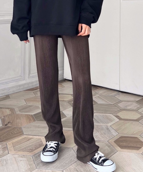 moment+(モーメントプラス)の「〈セルフカット〉マットサテンプリーツパンツ(その他パンツ・レディース・ブラック/ダークグリーン/パープル/ブラウン/オレンジ/ライトグリーン/アイボリー/グレイッシュベージュ/レッド/ブルー/グリーン/ターコイズブルー/ピンク/イエロー×グリーン・S/M/L)」の4枚目の写真