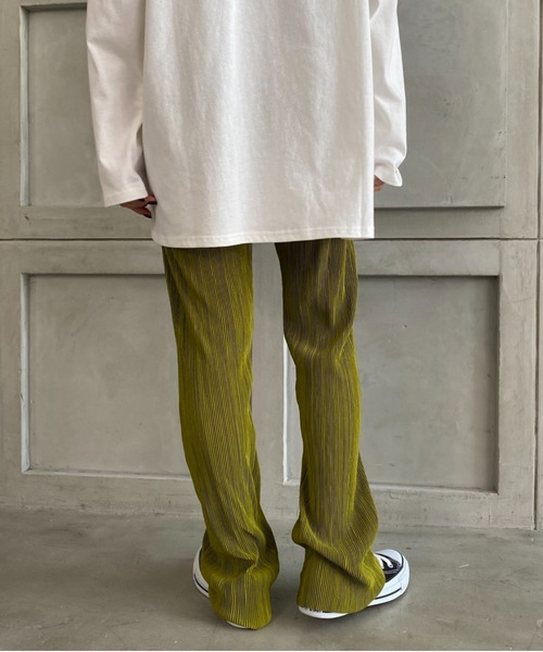 moment+(モーメントプラス)の「〈セルフカット〉マットサテンプリーツパンツ(その他パンツ・レディース・ブラック/ダークグリーン/パープル/ブラウン/オレンジ/ライトグリーン/アイボリー/グレイッシュベージュ/レッド/ブルー/グリーン/ターコイズブルー/ピンク/イエロー×グリーン・S/M/L)」の18枚目の写真