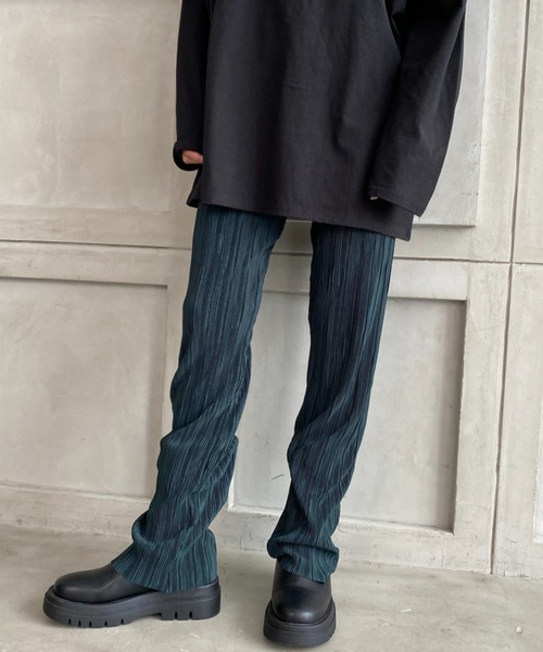 moment+(モーメントプラス)の「〈セルフカット〉マットサテンプリーツパンツ(その他パンツ・レディース・ブラック/ダークグリーン/パープル/ブラウン/オレンジ/ライトグリーン/アイボリー/グレイッシュベージュ/レッド/ブルー/グリーン/ターコイズブルー/ピンク/イエロー×グリーン・S/M/L)」の17枚目の写真