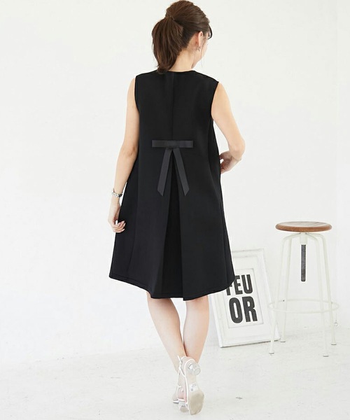 M y u（ミュー）の「バックリボンボンディングノースリーブワンピース（ワンピース・レディース・ブラック/ブラック×ホワイト・SMALL/MEDIUM）」の2枚目の写真