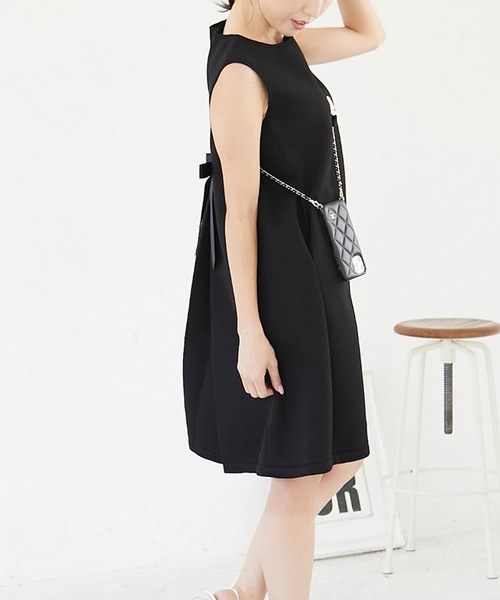 M y u（ミュー）の「バックリボンボンディングノースリーブワンピース（ワンピース・レディース・ブラック/ブラック×ホワイト・SMALL/MEDIUM）」の4枚目の写真