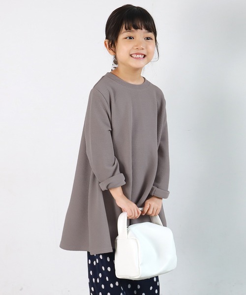 coca(coca)(コカ)の「\\新色登場//キッズ エンボスAラインチュニック(Tシャツ/カットソー・キッズ・ブラック/ピンク/ダークベージュ/ピンク系その他/チャコールグレー・100/110/120/130)」の4枚目の写真
