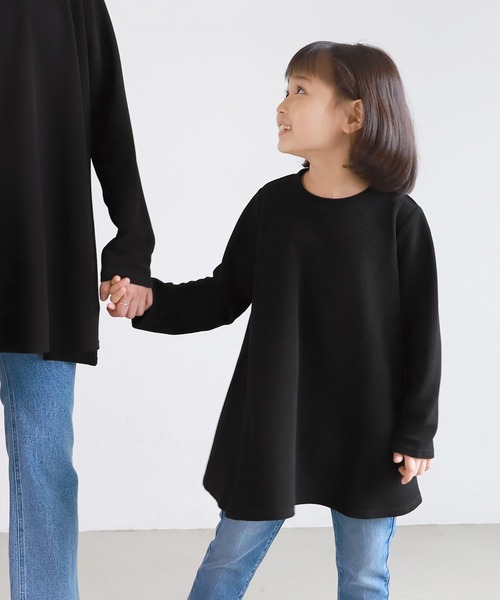 coca(coca)(コカ)の「\\新色登場//キッズ エンボスAラインチュニック(Tシャツ/カットソー・キッズ・ブラック/ピンク/ダークベージュ/ピンク系その他/チャコールグレー・100/110/120/130)」の2枚目の写真