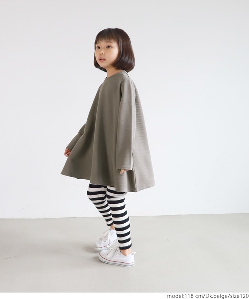 coca(coca)(コカ)の「\\新色登場//キッズ エンボスAラインチュニック(Tシャツ/カットソー・キッズ・ブラック/ピンク/ダークベージュ/ピンク系その他/チャコールグレー・100/110/120/130)」の9枚目の写真