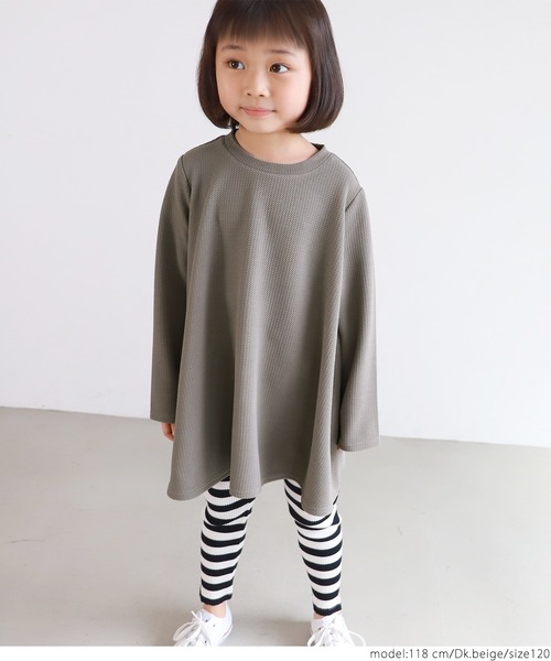 coca(coca)(コカ)の「\\新色登場//キッズ エンボスAラインチュニック(Tシャツ/カットソー・キッズ・ブラック/ピンク/ダークベージュ/ピンク系その他/チャコールグレー・100/110/120/130)」の7枚目の写真