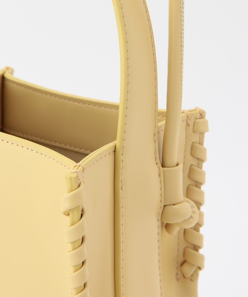 ROPE'(ロペ)の「【ボア巾着取り外し可能】ファーリードロストバケットミニショルダーバッグ(ショルダーバッグ・レディース・オフホワイト/イエロー・FREE)」の18枚目の写真