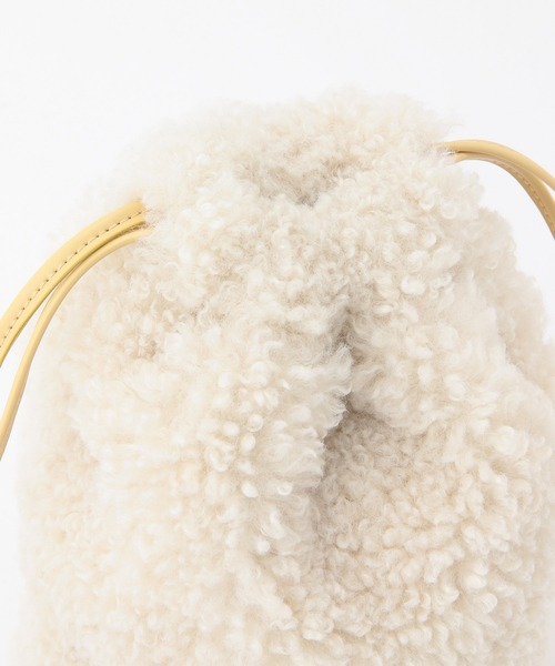 ROPE'(ロペ)の「【ボア巾着取り外し可能】ファーリードロストバケットミニショルダーバッグ(ショルダーバッグ・レディース・オフホワイト/イエロー・FREE)」の8枚目の写真
