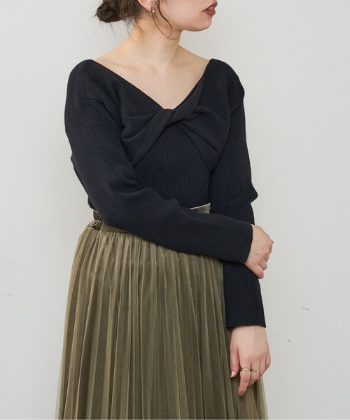 natural couture(ナチュラルクチュール)の「【WEB限定】2WAYねじねじカシュクールニット(ニット/セーター・レディース・ブラック/グレー/アイボリー/ピンクベージュ・FREE)」の1枚目の写真