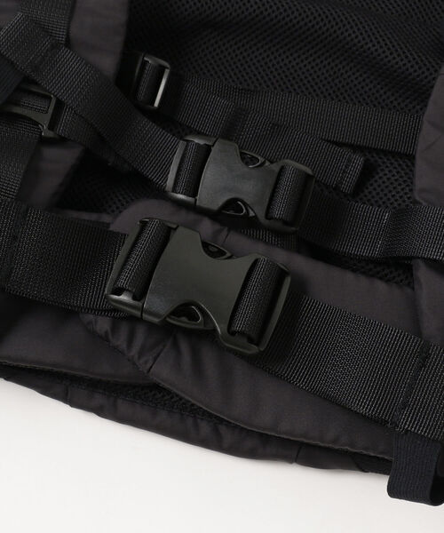 こども ビームス(コドモビームス)の「THE NORTH FACE / ベビー コンパクト キャリアー (抱っこ紐)(抱っこ紐/ベルトカバー/スリング・キッズ・ブラック/オリーブ・ONE SIZE)」の3枚目の写真