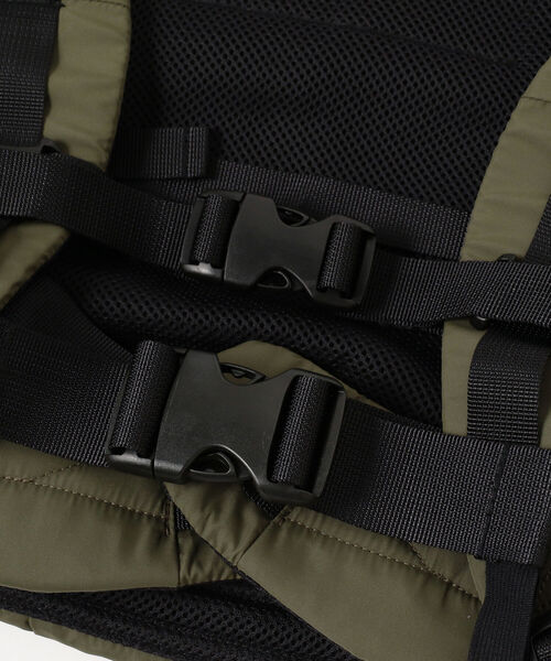 こども ビームス(コドモビームス)の「THE NORTH FACE / ベビー コンパクト キャリアー (抱っこ紐)(抱っこ紐/ベルトカバー/スリング・キッズ・ブラック/オリーブ・ONE SIZE)」の13枚目の写真