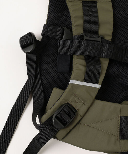 こども ビームス(コドモビームス)の「THE NORTH FACE / ベビー コンパクト キャリアー (抱っこ紐)(抱っこ紐/ベルトカバー/スリング・キッズ・ブラック/オリーブ・ONE SIZE)」の11枚目の写真
