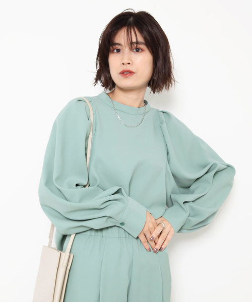 Rouge vif（ルージュヴィフ）の「【セットアップ対応】ボリュームスリーブブラウス（シャツ/ブラウス・レディース・セージグリーン/ブラック/アイボリー・フリー）」の2枚目の写真