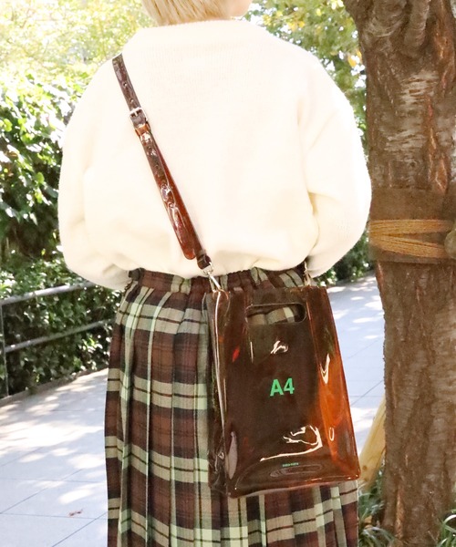 NaNa-NaNa(ナナナナ)の「nana-nana/ナナナナ A4 OPAQUE PVC ハンドバッグ(ショルダーバッグ・メンズ・ブラック/ブルー/ブラウン・ONE SIZE)」の15枚目の写真