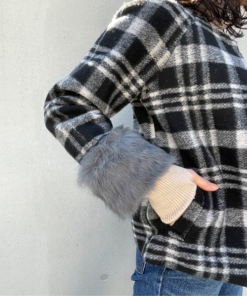 StyleSea（スタイルシー）の「ラビットファーノーカラージャケット（ノーカラージャケット・レディース・グリーン/ブラック/ブラック系・SMALL）」の7枚目の写真