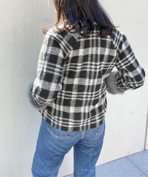 StyleSea（スタイルシー）の「ラビットファーノーカラージャケット（ノーカラージャケット・レディース・グリーン/ブラック/ブラック系・SMALL）」の8枚目の写真