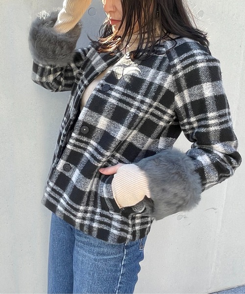 StyleSea（スタイルシー）の「ラビットファーノーカラージャケット（ノーカラージャケット・レディース・グリーン/ブラック/ブラック系・SMALL）」の5枚目の写真