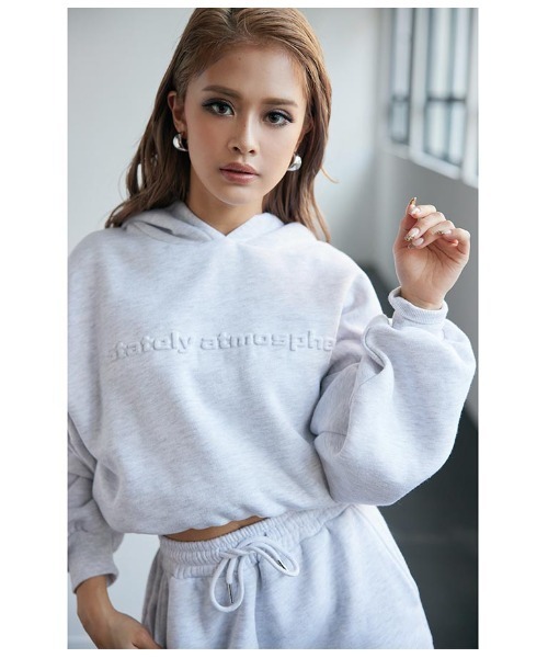 ANAP（アナップ）の「裏起毛エンボスロゴクロップドフーディー（パーカー・レディース・ベージュ/ライトグレー/モスグリーン/スミクロ・FREE）」の3枚目の写真