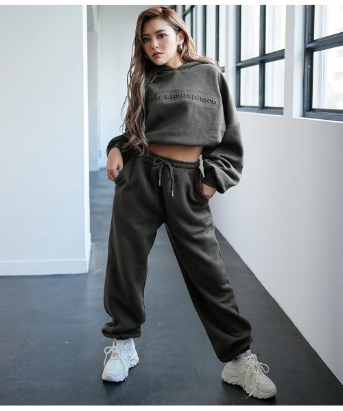 ANAP（アナップ）の「裏起毛エンボスロゴクロップドフーディー（パーカー・レディース・ベージュ/ライトグレー/モスグリーン/スミクロ・FREE）」の17枚目の写真