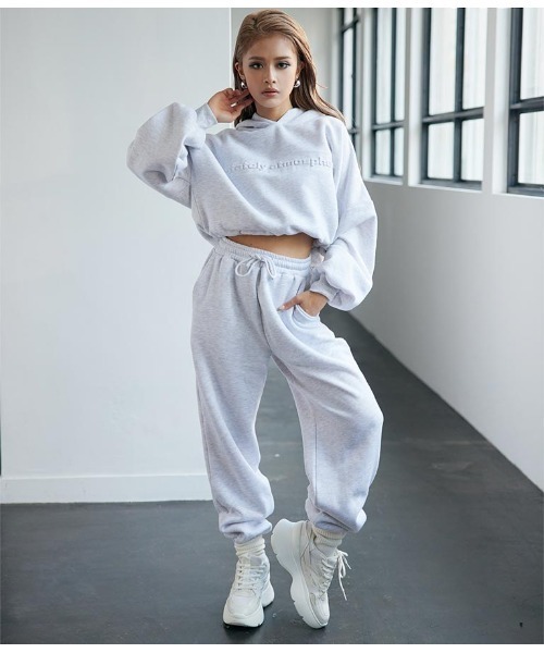 ANAP（アナップ）の「裏起毛エンボスロゴクロップドフーディー（パーカー・レディース・ベージュ/ライトグレー/モスグリーン/スミクロ・FREE）」の18枚目の写真