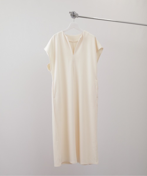 ap retro（アプレトロ）の「【選べる着丈・素材】ディープVネックジャンスカ / 深スリットワンピース（ワンピース・レディース・アイボリー/ブラック/グレー/グレイッシュベージュ/ベージュ/ブラック系その他/ホワイト系その他・FREE/LARGE）」の20枚目の写真