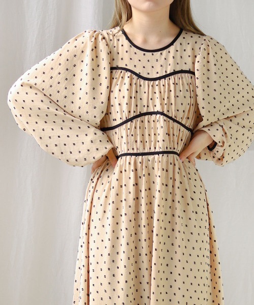 Bab(バブ)の「ドットパイピングワンピース(ワンピース・レディース・ベージュ/ブルー/ブラック・M)」の15枚目の写真