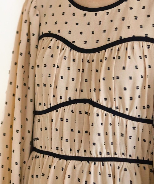 Bab(バブ)の「ドットパイピングワンピース(ワンピース・レディース・ベージュ/ブルー/ブラック・M)」の17枚目の写真