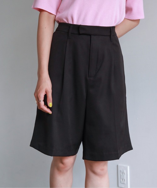 feepur（フェピュール）の「ワンタックハーフパンツ（その他パンツ・レディース・ブラック/アイボリー/モカ・MEDIUM）」の2枚目の写真