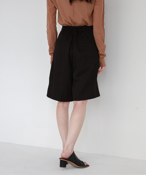 feepur（フェピュール）の「ワンタックハーフパンツ（その他パンツ・レディース・ブラック/アイボリー/モカ・MEDIUM）」の8枚目の写真