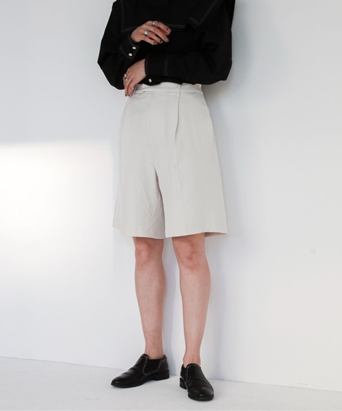 feepur（フェピュール）の「ワンタックハーフパンツ（その他パンツ・レディース・ブラック/アイボリー/モカ・MEDIUM）」の6枚目の写真