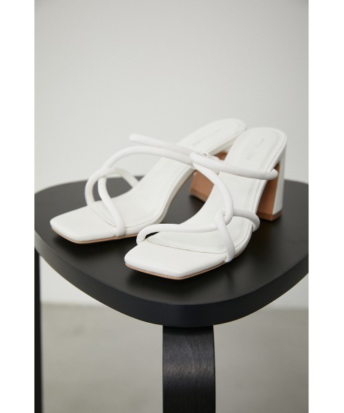 MOUSSY ホワイトストラップサンダル AZUL BY MOUSSY サンダル T-STRAP SANDALS/Tストラップサンダル