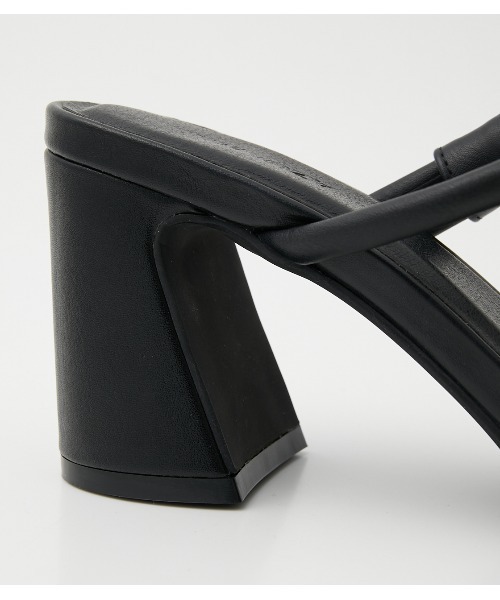 AZUL by moussy(アズールバイマウジー)の「TUBE CROSS BELT SANDALS/チューブクロスベルトサンダル(サンダル・レディース・ブラック/ホワイト・SMALL/MEDIUM/LARGE)」の17枚目の写真