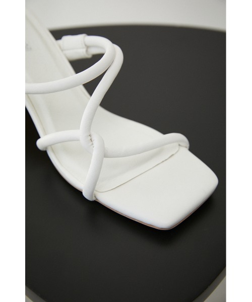 AZUL by moussy(アズールバイマウジー)の「TUBE CROSS BELT SANDALS/チューブクロスベルトサンダル(サンダル・レディース・ブラック/ホワイト・SMALL/MEDIUM/LARGE)」の22枚目の写真
