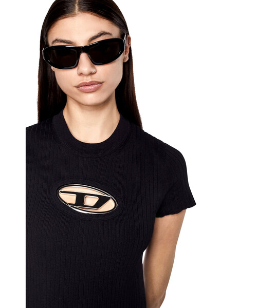 DIESEL（ディーゼル）の「レディース 半袖リブドレス ミニワンピース ロゴ（ドレス・レディース・ブラック・MEDIUM/LARGE/X-SMALL/SMALL）」の4枚目の写真