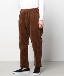 WHITE MOUNTAINEERING（ホワイトマウンテニアリング）の「WHITE MOUNTAINEERING STRETCHED CORDUROY TAPERED PANTS / ストレッチド コーデュロイ テーパードパンツ（その他パンツ・メンズ）」