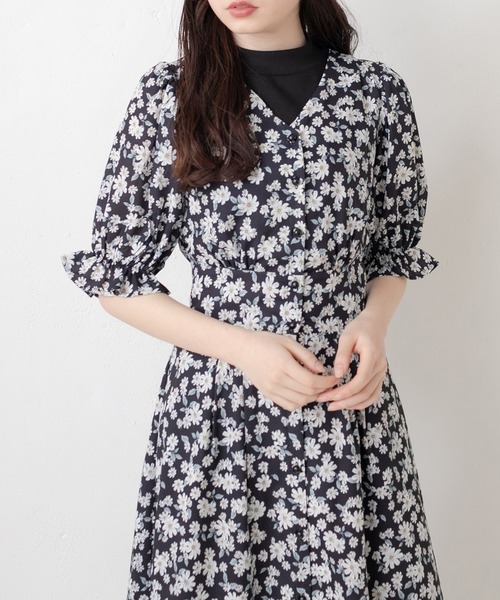 OLIVE des OLIVE（オリーブデオリーブ）の「マーガレットVネックワンピース（ワンピース・レディース・イエロー/ブラック/ミント・FREE）」の4枚目の写真